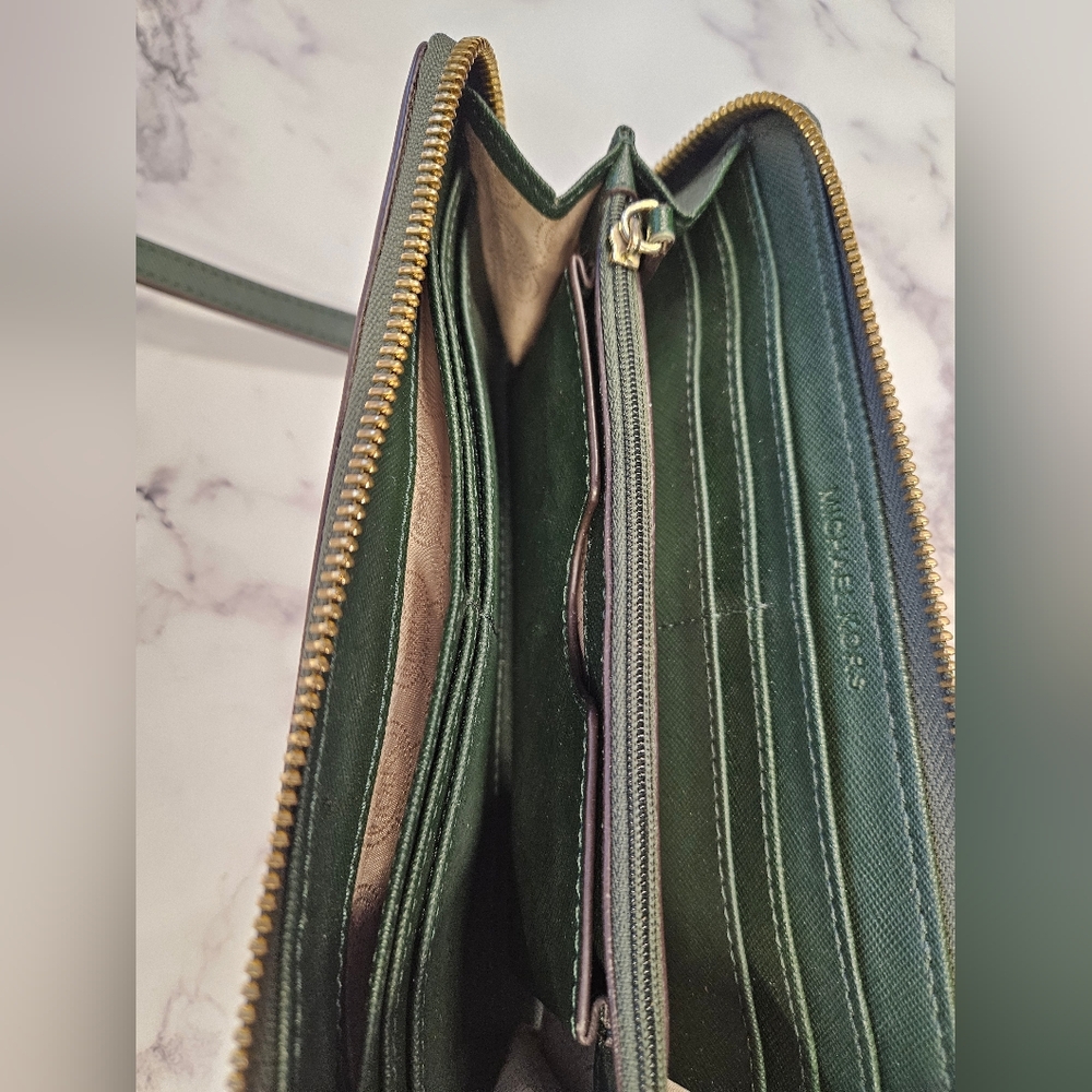 SALE! Michael Kors Green Leather Wallet with Wrist Strap - Picture 4 of 4